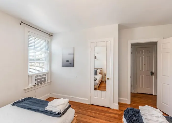 3Br Colonial House W Parking By Cozysuites