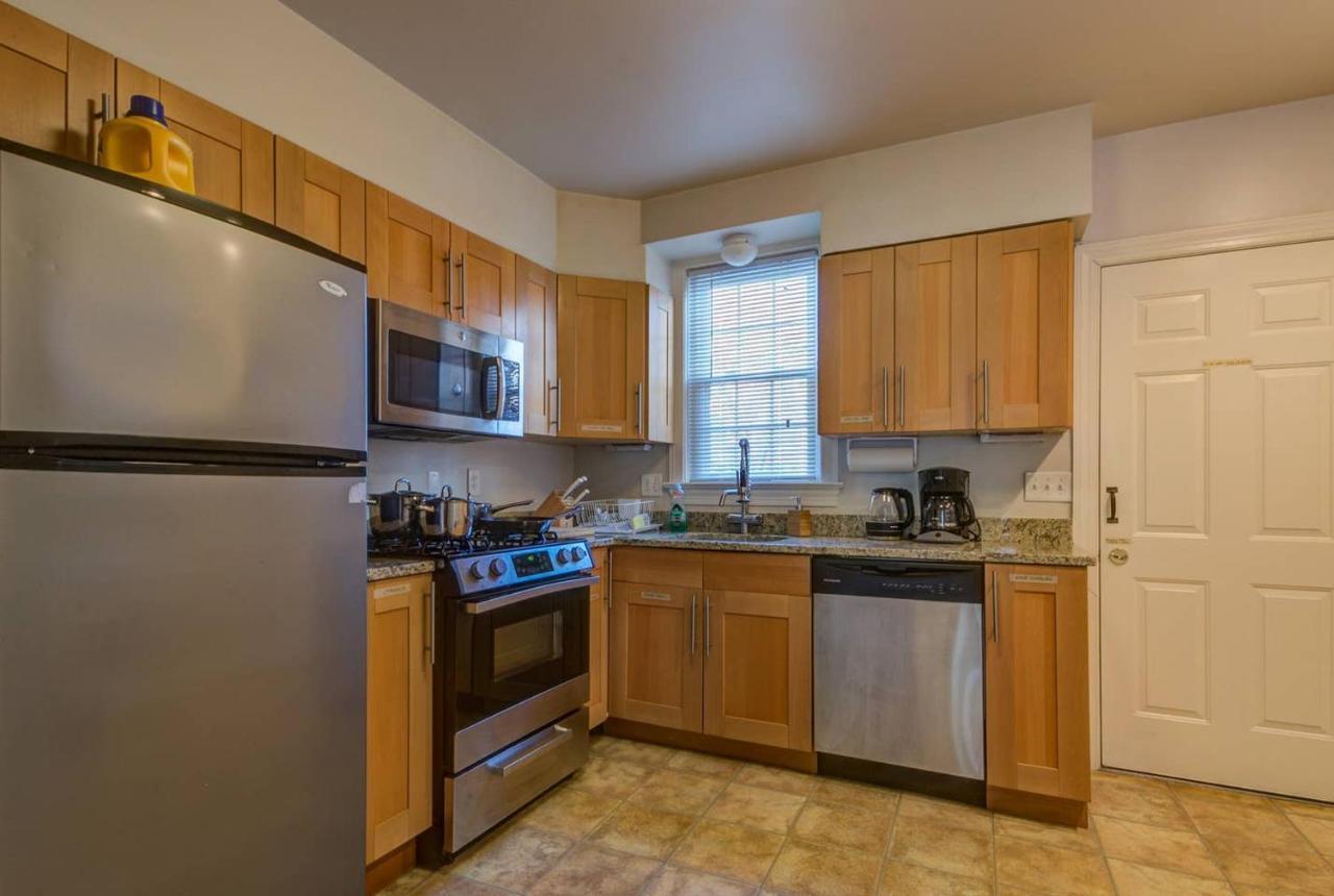 3br Colonial House W Parking By Cozysuites *